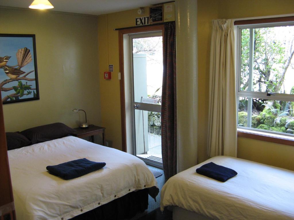 Mountain House Hostel Arthur's Pass Room photo